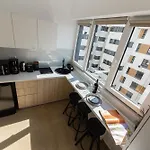 925 * בוקרשט